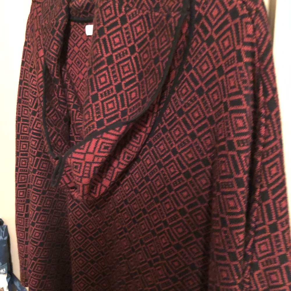 Fever Geometric Poncho - Picture 2 of 6